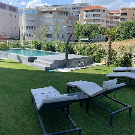 Апартаменты Sea Front Luxury With A Private Infinity Pool , A Large Garden And A Private Garage On The In Сплит