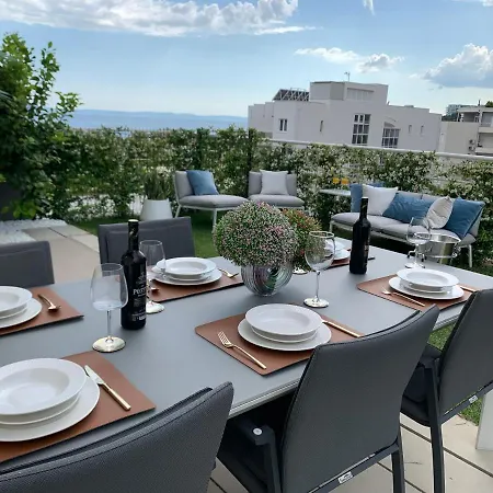 Sea Front Luxury With A Private Infinity Pool , A Large Garden And A Private Garage On The In Апартаменты