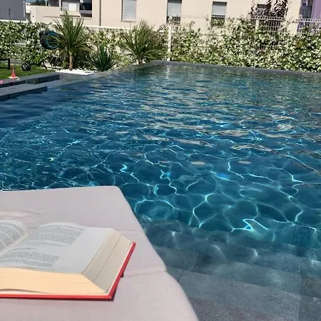 Апартаменты Sea Front Luxury With A Private Infinity Pool , A Large Garden And A Private Garage On The In *