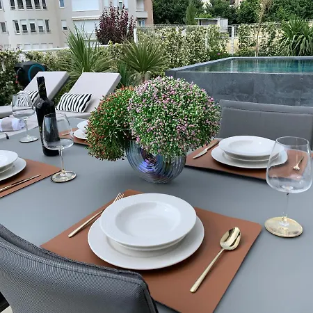 Sea Front Luxury With A Private Infinity Pool , A Large Garden And A Private Garage On The In Апартаменты Сплит