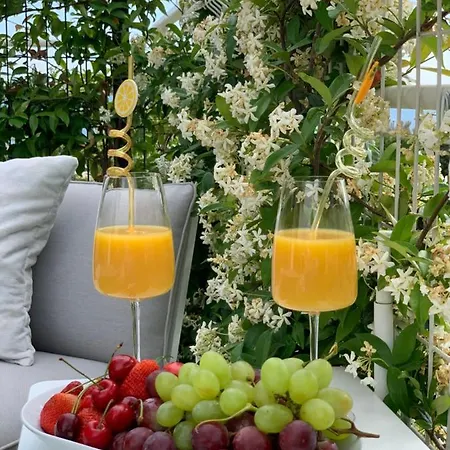 Апартаменты Sea Front Luxury With A Private Infinity Pool , A Large Garden And A Private Garage On The In