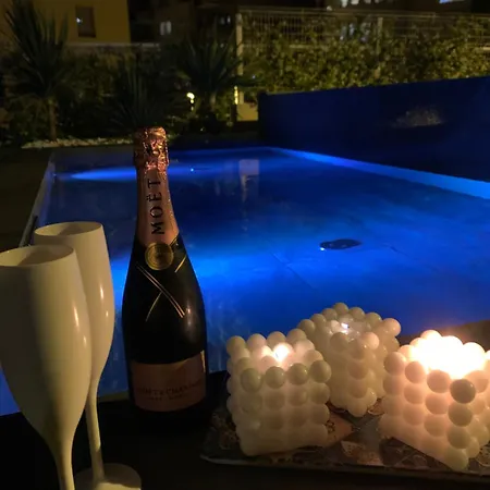 Sea Front Luxury With A Private Infinity Pool , A Large Garden And A Private Garage On The In Апартаменты