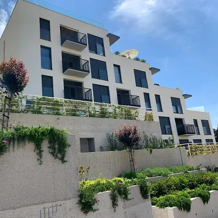 Sea Front Luxury With A Private Infinity Pool , A Large Garden And A Private Garage On The In Апартаменты *