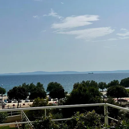 Sea Front Luxury With A Private Infinity Pool , A Large Garden And A Private Garage On The In Апартаменты Сплит