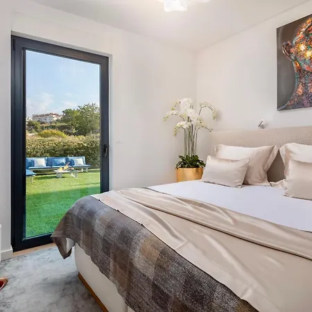 Sea Front Luxury With A Private Infinity Pool , A Large Garden And A Private Garage On The In