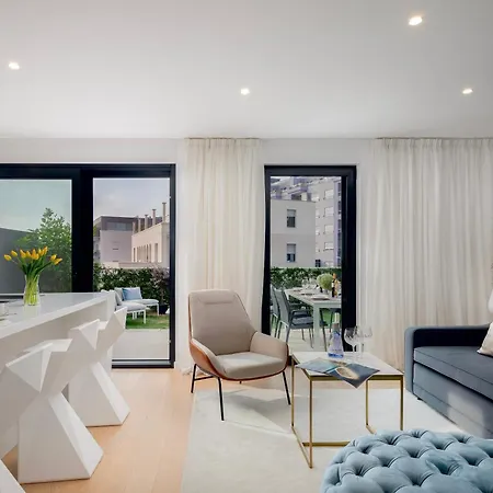 Апартаменты Sea Front Luxury With A Private Infinity Pool , A Large Garden And A Private Garage On The In *
