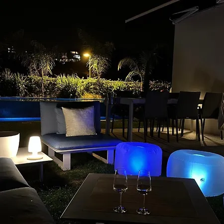 Sea Front Luxury With A Private Infinity Pool , A Large Garden And A Private Garage On The In Апартаменты *