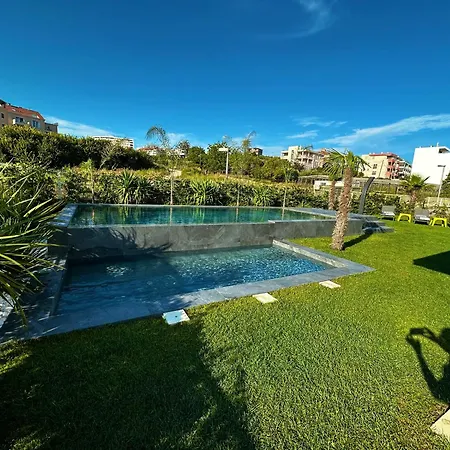 Апартаменты Sea Front Luxury With A Private Infinity Pool , A Large Garden And A Private Garage On The In