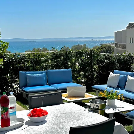 Sea Front Luxury With A Private Infinity Pool , A Large Garden And A Private Garage On The In Апартаменты