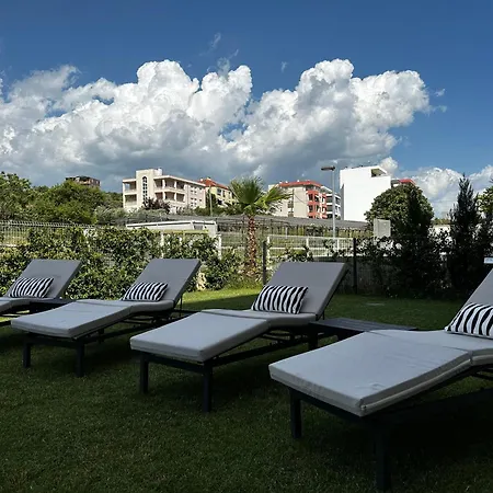 Апартаменты Sea Front Luxury With A Private Infinity Pool , A Large Garden And A Private Garage On The In