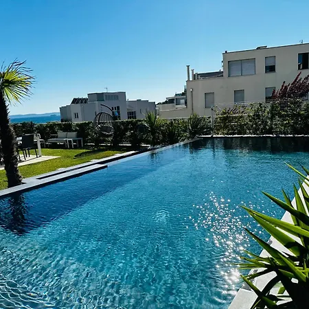 Апартаменты Sea Front Luxury With A Private Infinity Pool , A Large Garden And A Private Garage On The In Сплит